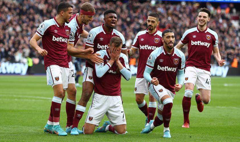 德转：王上源与河南队续约一年，新合同至2026年底