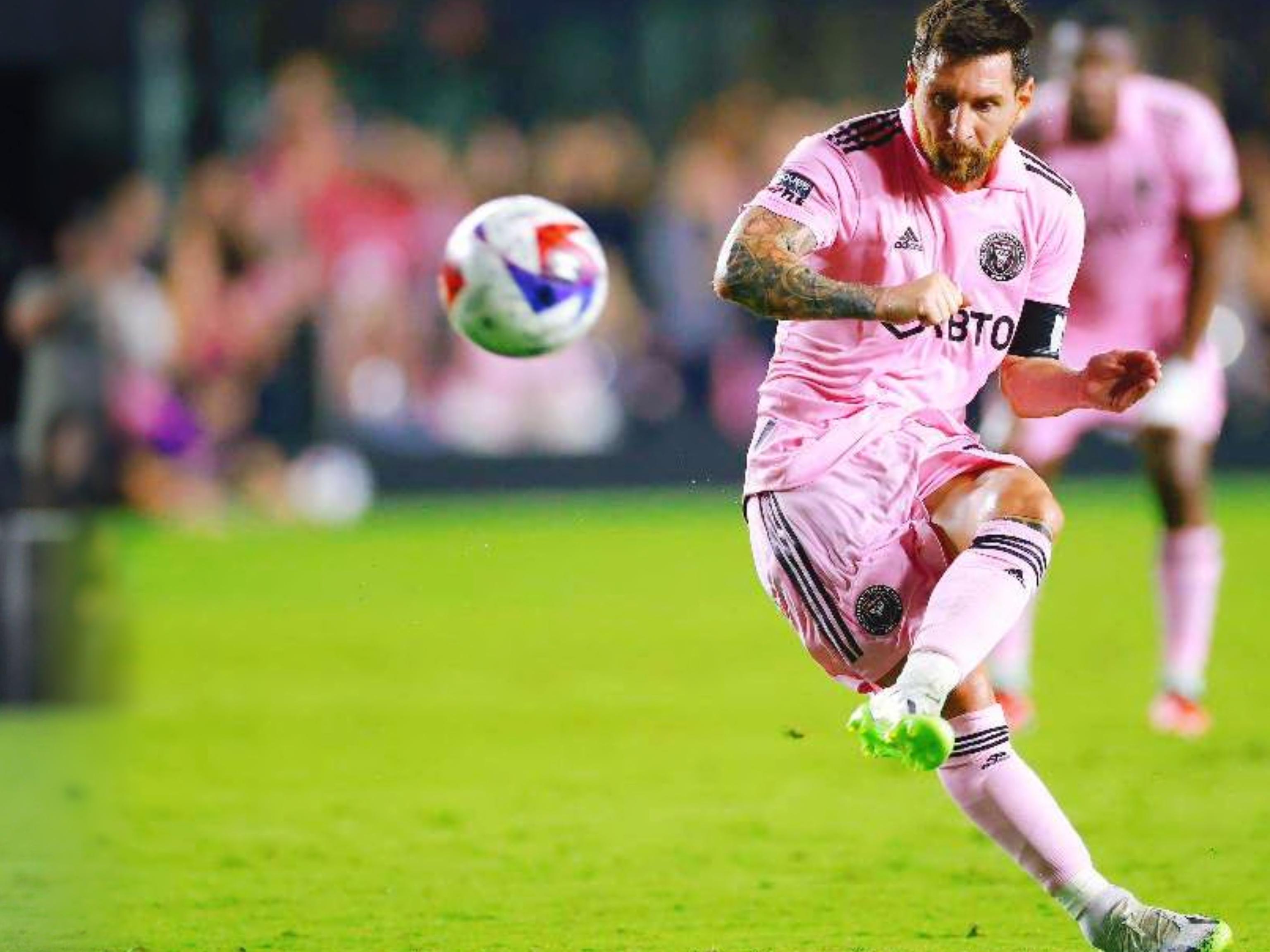 詹姆斯5中0一分未得，里夫斯扛起进攻大旗，首节湖人领先