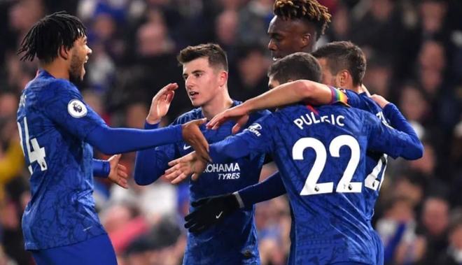 巴萨遭遇危险对手！法兰克福进攻凶猛防守漏洞百出，欧冠生死战提前上演