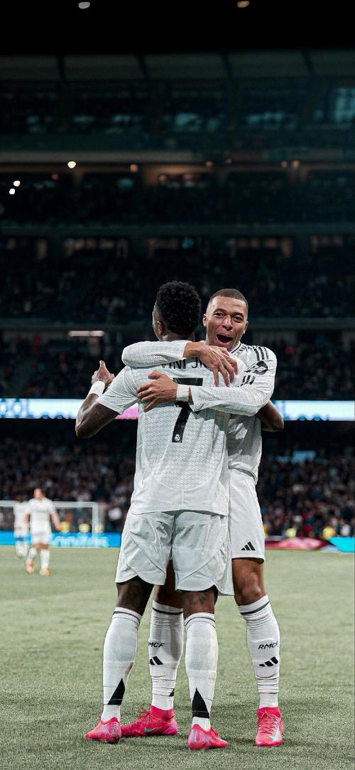 NBA半场：巴恩斯14分，马刺77-57领先鹈鹕